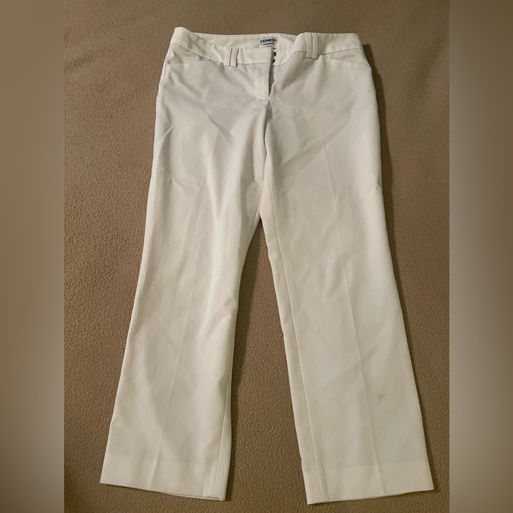 Express White Editor Cropped Leg Pant. Size 4.